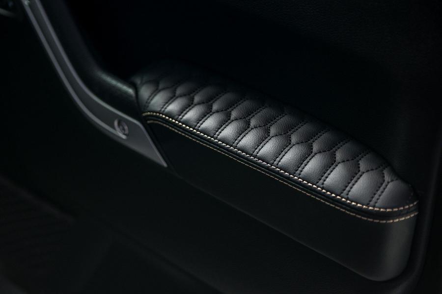 Детали интерьера Jeep Wrangler Black Hawk Expedition by Project Kahn 2019 года  (фото 3 из 20)